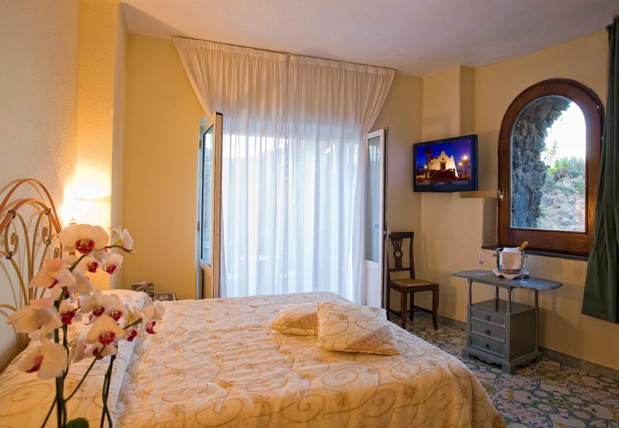Strand Hotel Delfini Искья Экстерьер фото